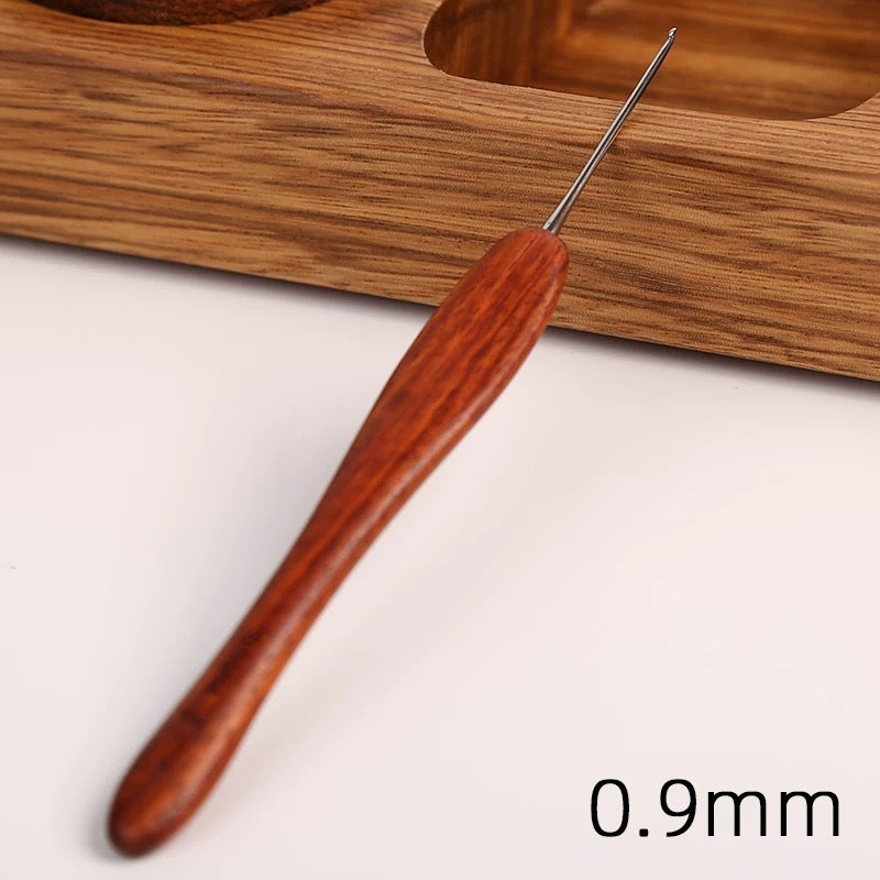 Blood Sandalwood Handle Crochet Hook 0.5mm-1.0mm Ergonomic Crochet Knitting Needle Knitting Hook Crochet Yarn Gift Crochet Tool