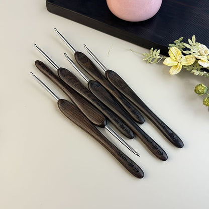Rosewood Micro Crochet Hook – 0.1–0.5 mm Ergonomic Handle